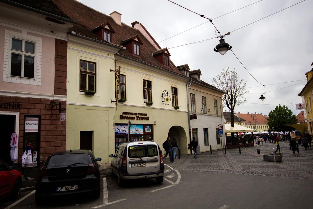 Hostel Pangeea Sibiu Luaran gambar